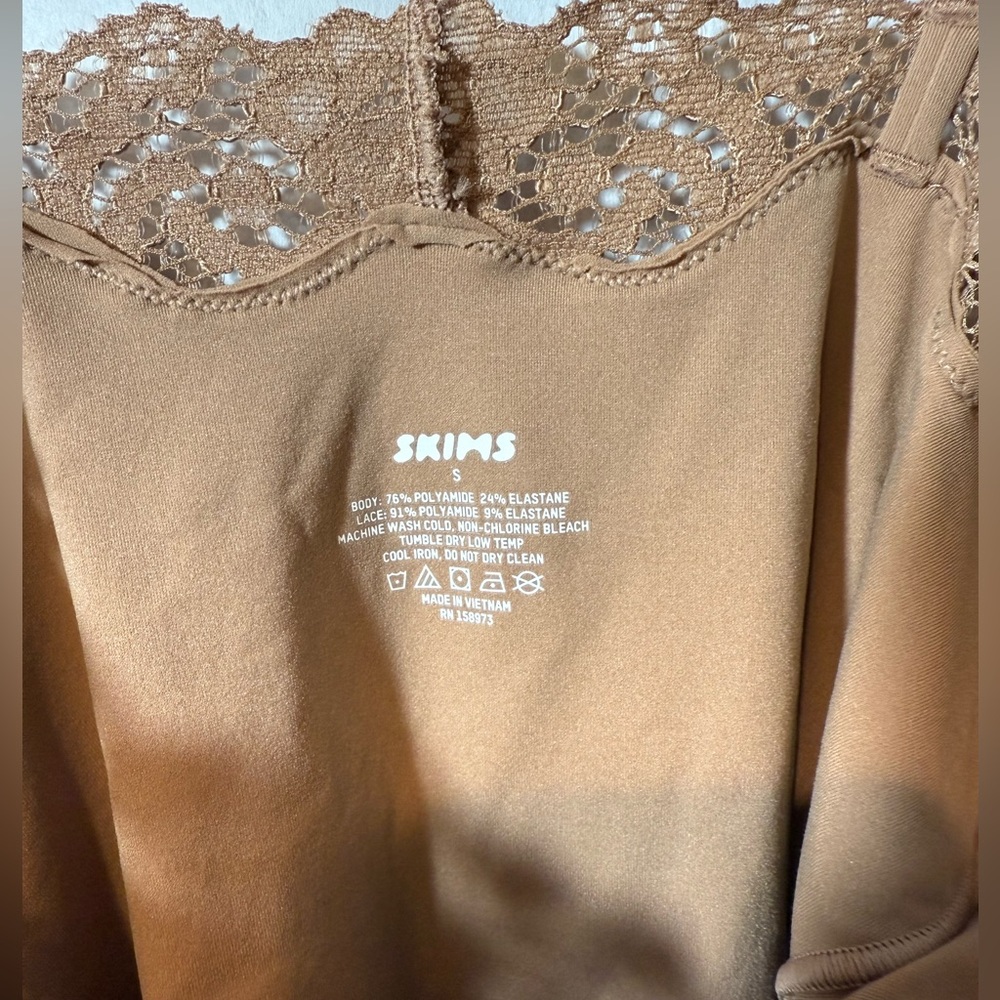 SKIMS lace camisole bodysuit size small - Picture 3 of 6